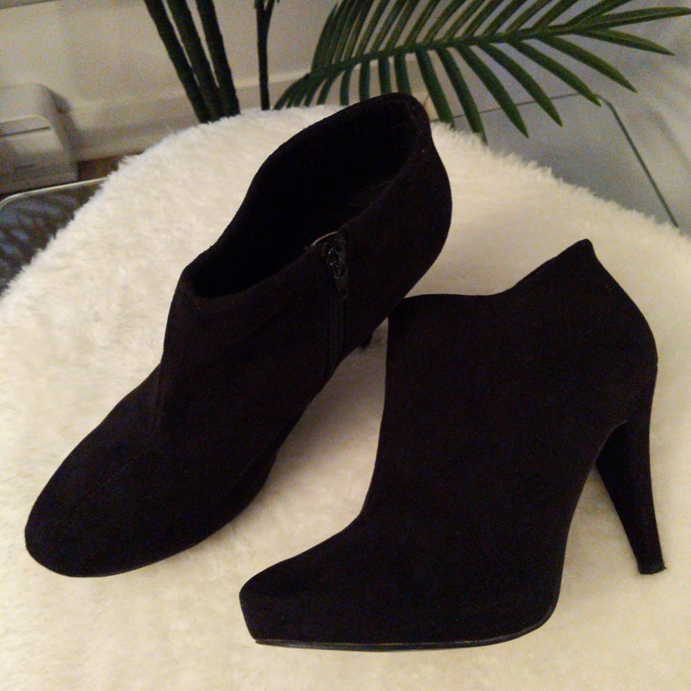 Spring heel ankle boot